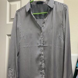 EUC The Limited Large Women’s Button up blouse. Only worn once